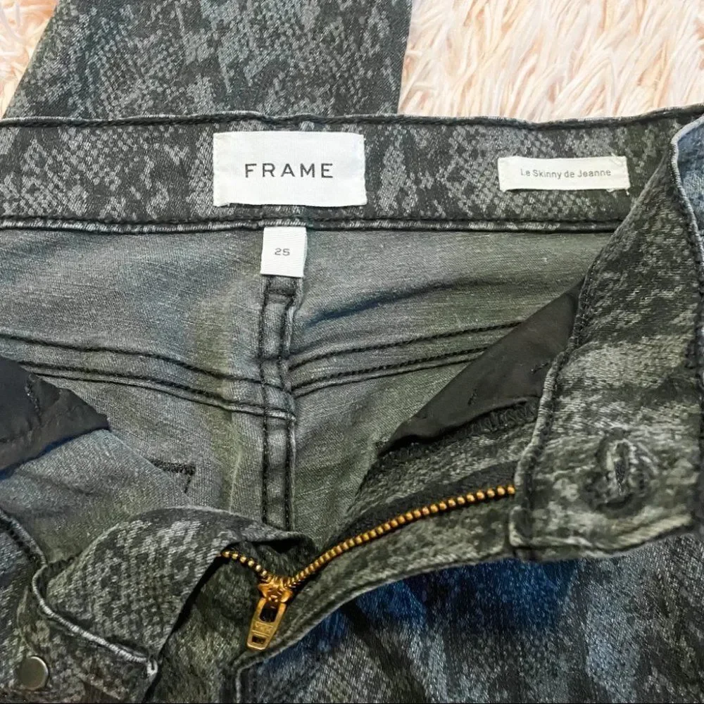 Frame Le Skinny de Jeanne Mid-Rise Crop Python Print Jeans Size 25